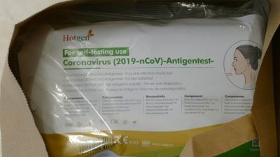 Móstoles entrega test de antígenos gratuitos entre el comercio y la hostelería local