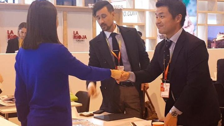 Miembros de una delegación nipona en la feria de turismo de Madrid / IFEMA
