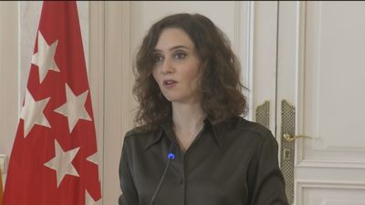 Ayuso recibe en Sol un premio de las mujeres empresarias: “Me premiáis por dejaros trabajar, no por regalaros nada”