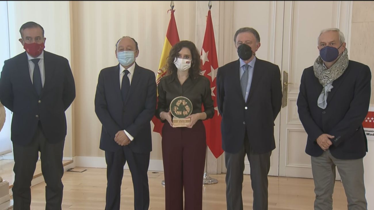 Ayuso recibe un premio del sector del ocio nocturno por su gestión de la pandemia