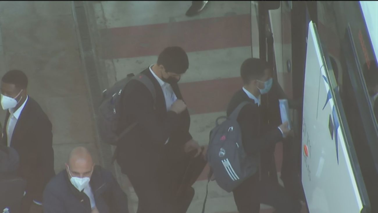 Los jugadores del Real Madrid llegan al aeropuerto Barajas con su 12ª ...