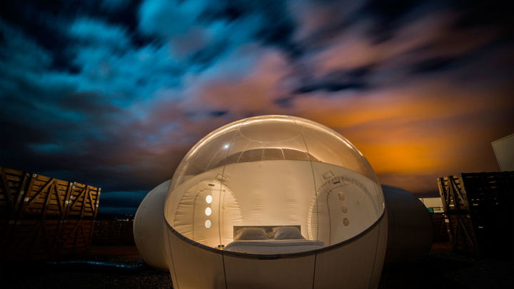 El hotel Aire de Bardenas propone una experiencia única de alojamiento en una burbuja / airebardenas.com