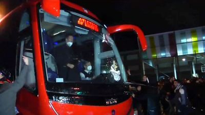 Atacan el autobús del Atlético de Madrid a su llegada al estadio de la Real Sociedad