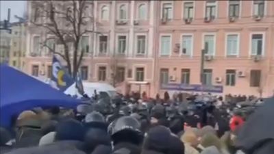 Estados Unidos alerta de que Putin podría atacar a Ucrania en "muy poco tiempo" aunque Rusia lo niega