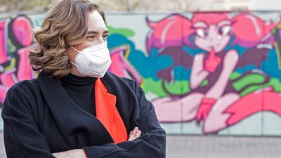 Ada Colau descarta dimitir tras ser citada como investigada por subvenciones a organizaciones afines