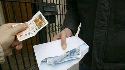 Estafan 6.000 euros a una anciana en Madrid por el método del 'tocomocho'