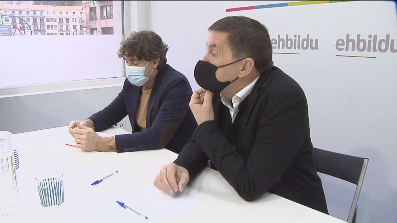 Polémica tras la reunión de los socialistas vascos con Arnaldo Otegi en la sede de Bildu