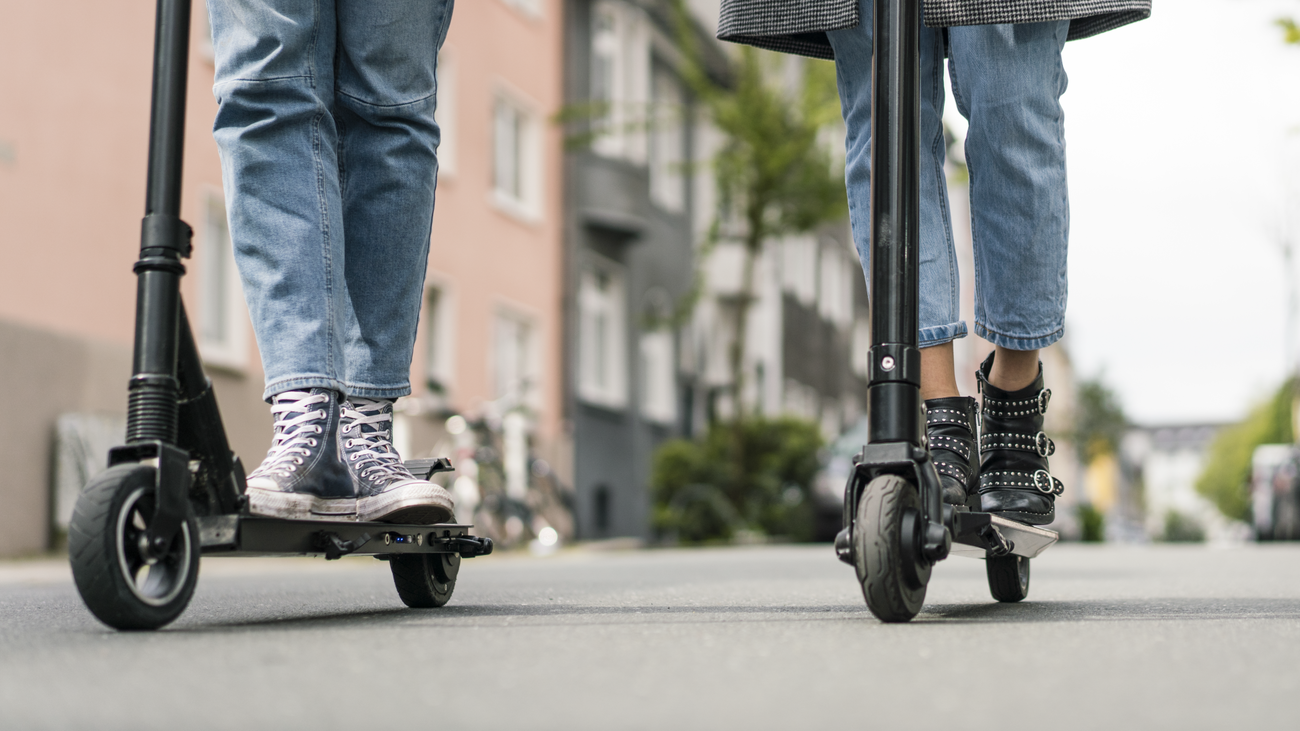 ¿En qué debemos fijarnos a la hora de comprar un patinete eléctrico?