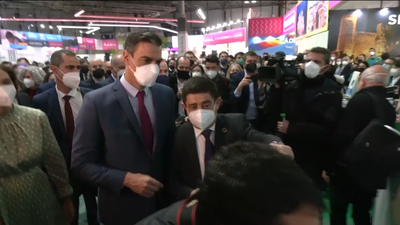 Sánchez y Casado coinciden en Fitur, pero evitan saludarse