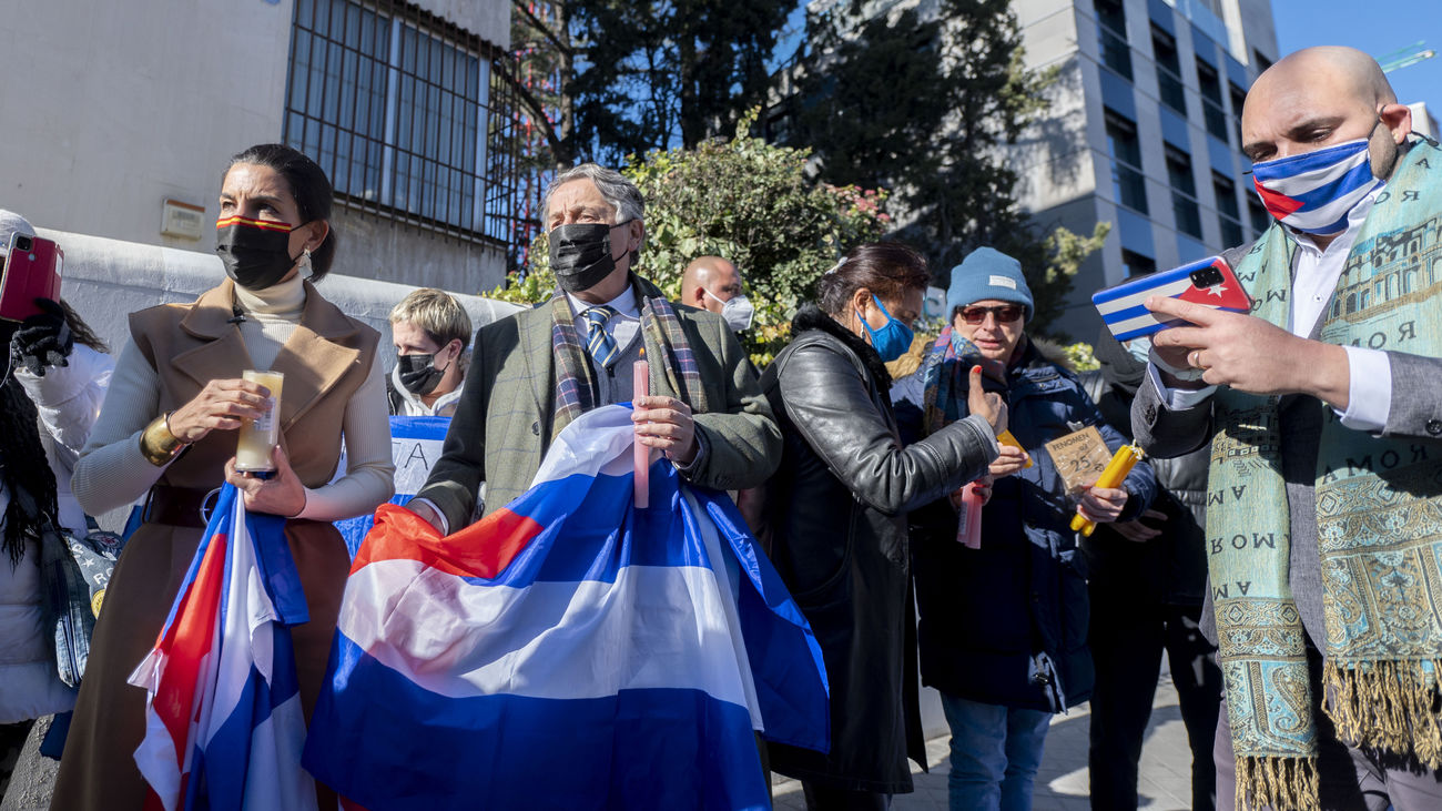 Acto de protesta frente al Consulado de Cuba en Madrid