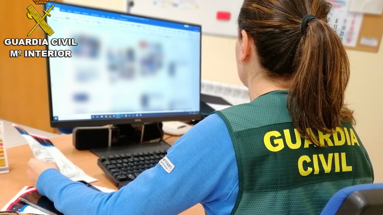 Piden 40 años de cárcel por acosar sexualmente a alumnas menores a través de las redes