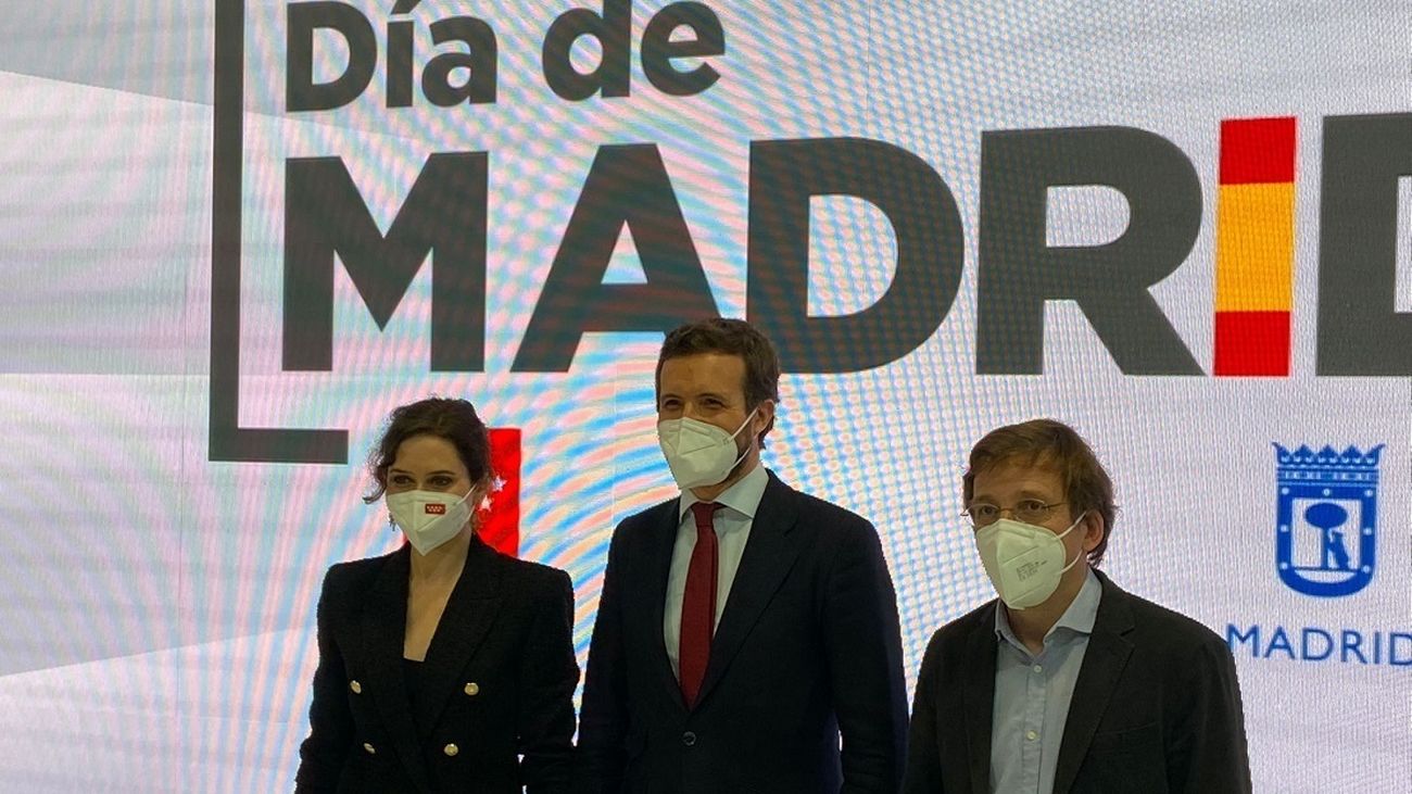 Casado, Ayuso y Almeida, juntos en el Día de Madrid en Fitur