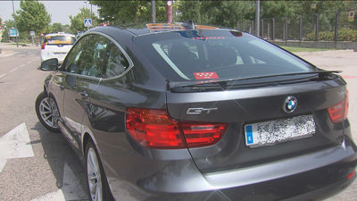 Roban una farmacia en Moncloa, accidentan su coche al huir y acaban escapando en un VTC