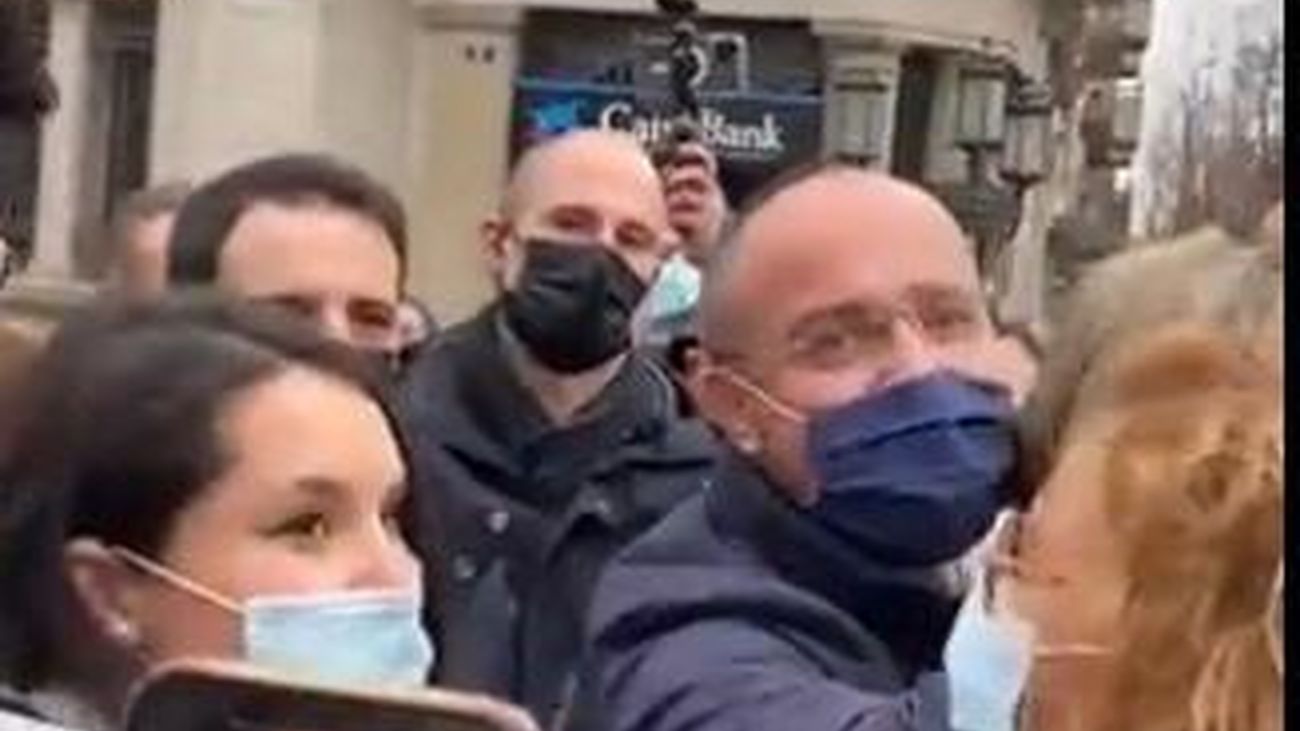 Casado condena los "ataques y amenazas del independentismo" al líder del PP en Cataluña