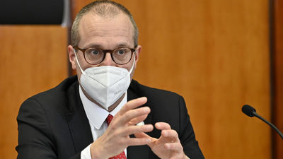 La OMS dice que tras ómicron es "plausible" que termine la pandemia en Europa