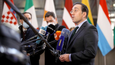 Albares defiende la diplomacia y el  diálogo para resolver la tensión con Rusia que pone "en juego la seguridad europea"