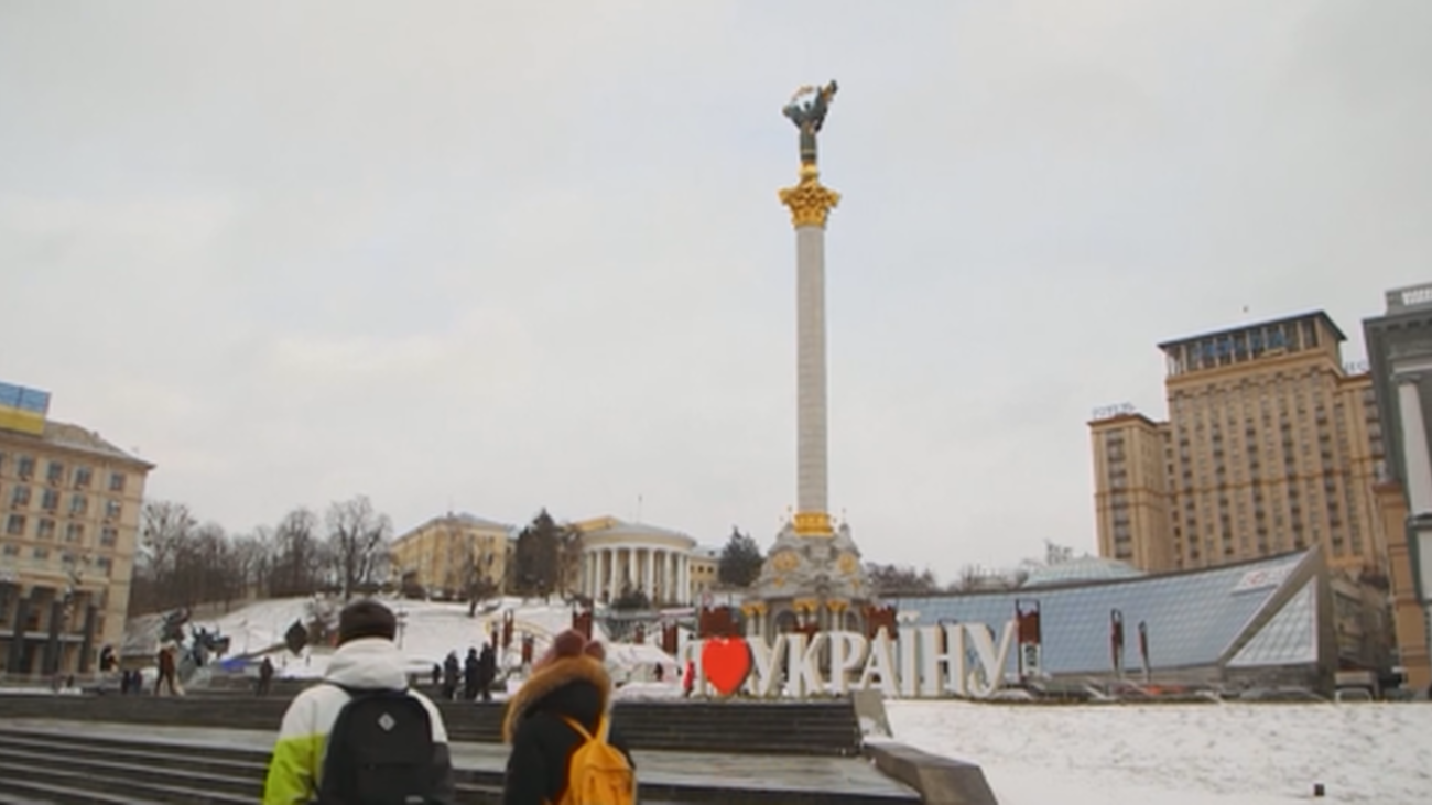 EEUU ordena la salida de las familias de sus diplomáticos en Kiev
