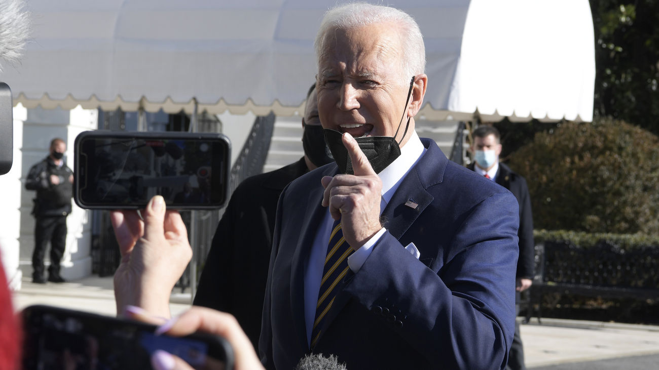 El presidente de EEUU, Joe Biden atiende a los periodistas