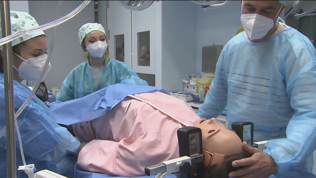 Partos simulados en la Universidad Europea para el entrenamiento de las nuevas generaciones de sanitarios