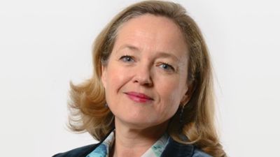 Calviño dice que Omicron no está teniendo un impacto "tan significativo" en la economía como otras variantes