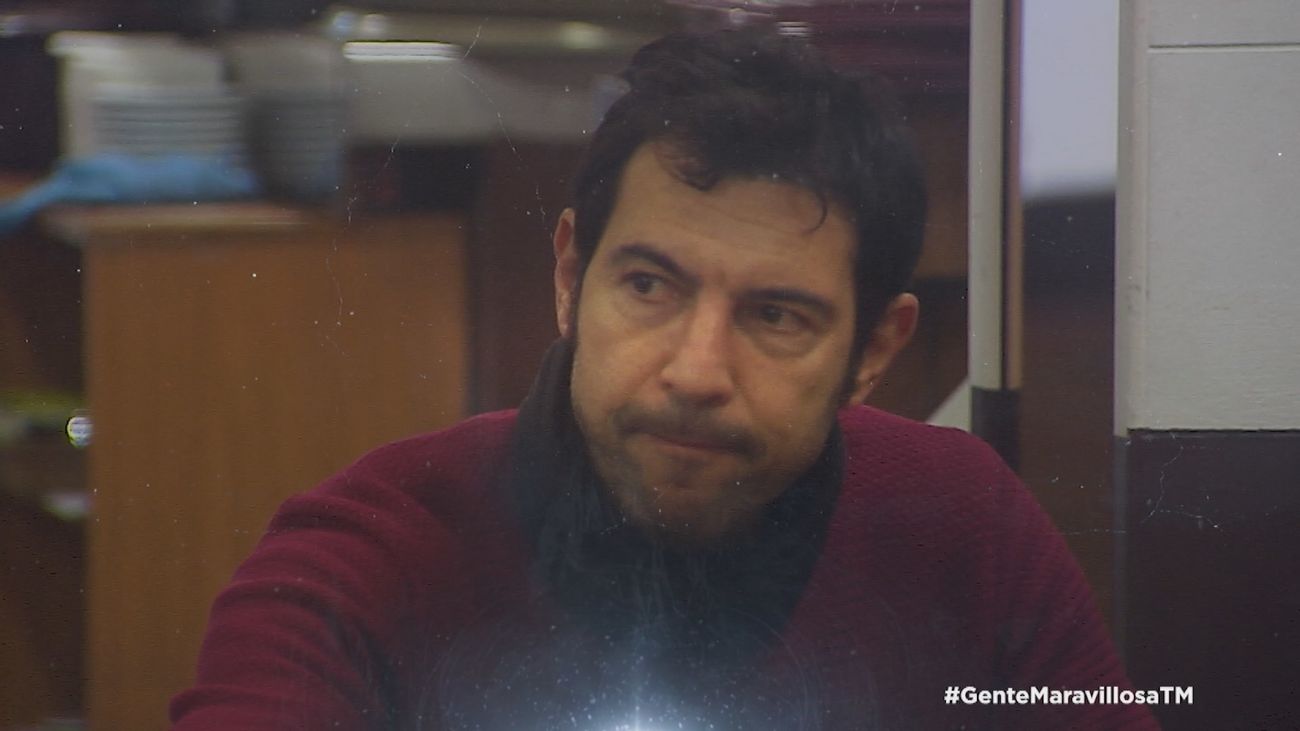 El presentador Quico Taronjí para los pies a un estafador que se hace pasar por revisor de la luz