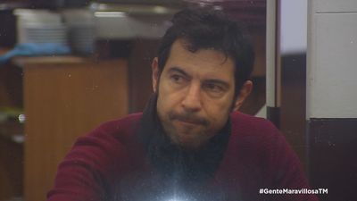 El presentador Quico Taronjí para los pies a un estafador que se hace pasar por revisor de la luz