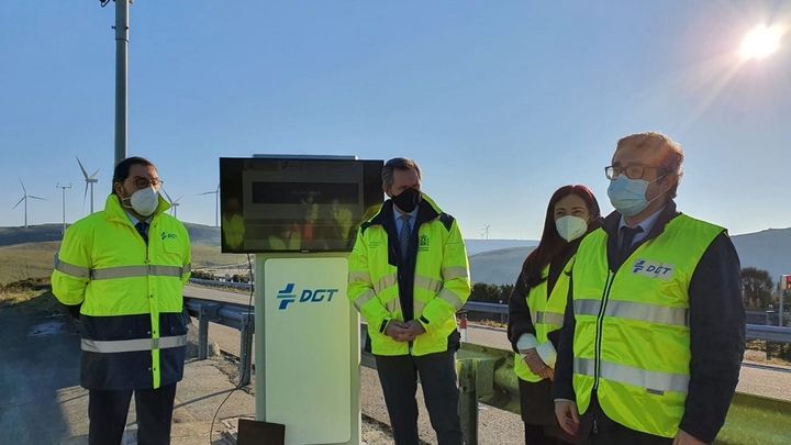 Balizas pioneras para utilizar en días de niebla intensa / DGT