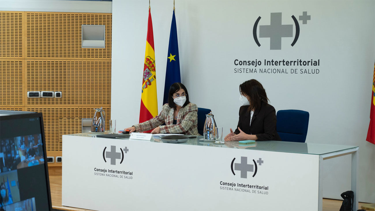 Darias descarta la reducción de cuarentenas a 4-5 días al ser un tema "absolutamente inmaduro"