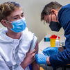 Madrid advierte que una cuarta dosis de la vacuna podría tener un efecto "anómalo" en el sistema inmunológico