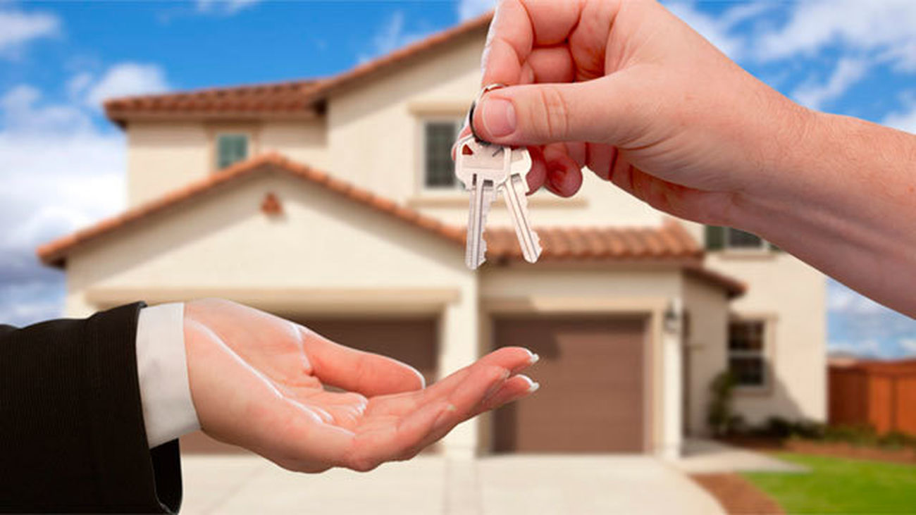 Entrega de llaves tras cumplimentar los trámites registrales e hipotecarios