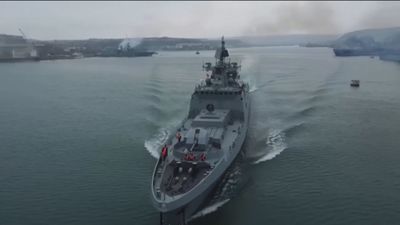 Biden advierte de consecuencias militares a Putin, mientras Europa apuesta por seguir con el diálogo