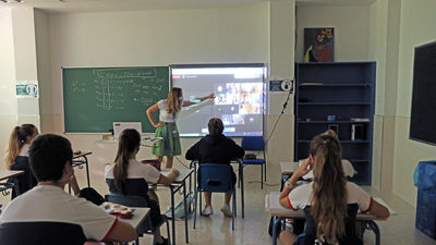 Madrid convoca 180 plazas de técnicos docentes en competencia digital para reforzar la innovación en los colegios