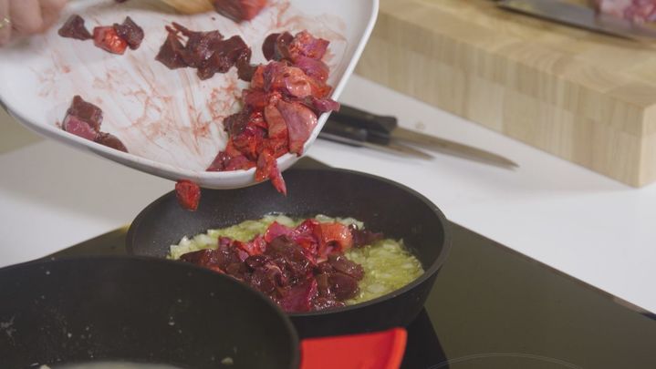 Receta de patatas revolconas con cordero