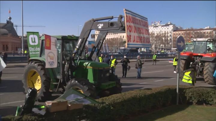 Los productores lácteos protestan en Madrid y acusan al Gobierno de "complicidad" ante la ruina del sector