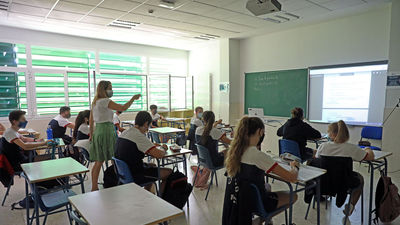 El profesorado madrileño que forme a docentes en prácticas recibirá un complemento de 500 euros