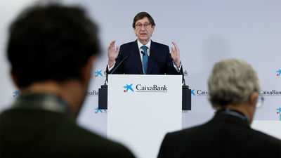 CaixaBank trabaja en un plan de medidas específicas para los mayores