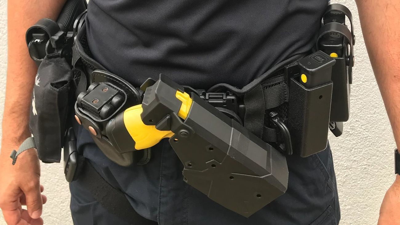 La Guardia Civil cierra la compra de sus primeras pistolas Taser
