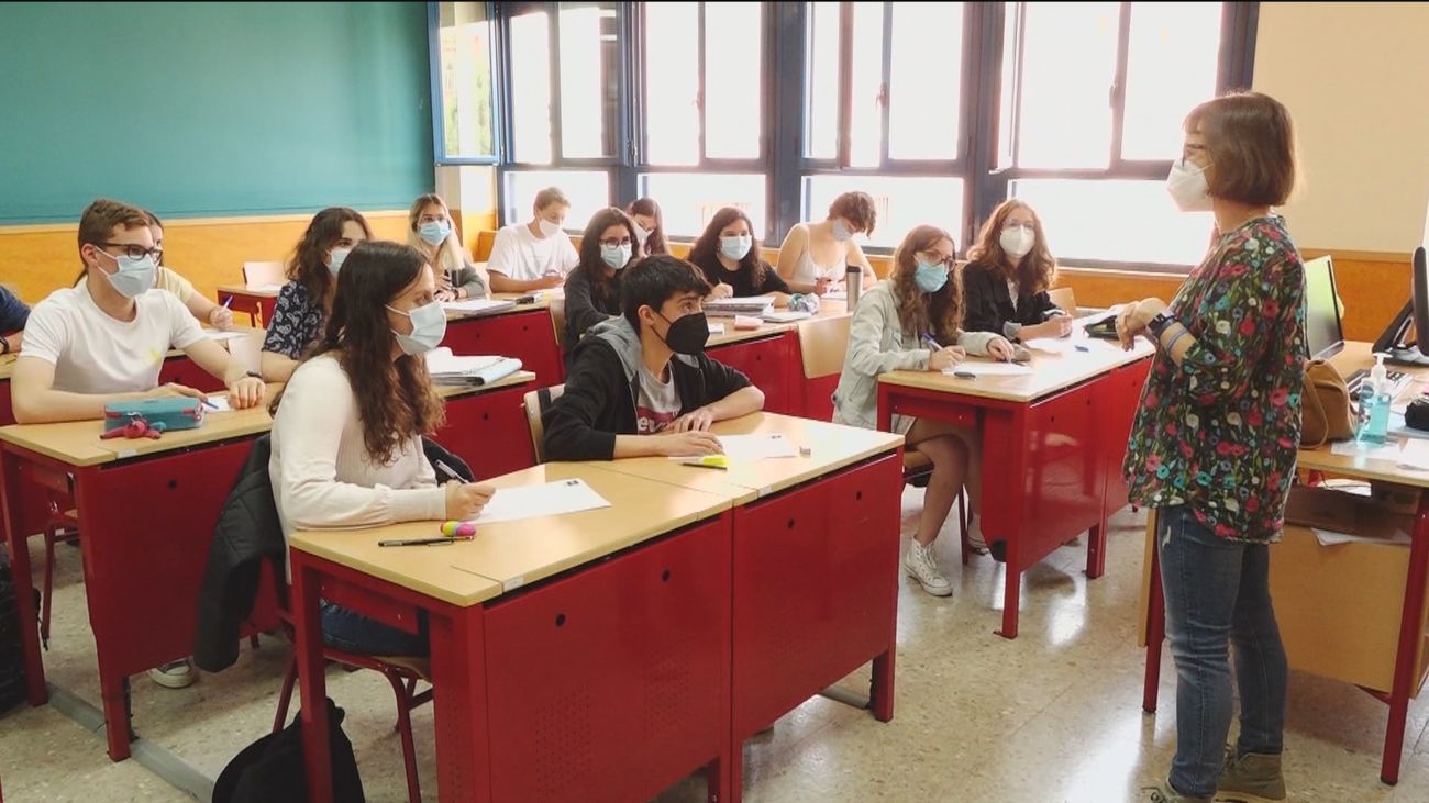 Baja la incidencia de Covid entre los escolares madrileños