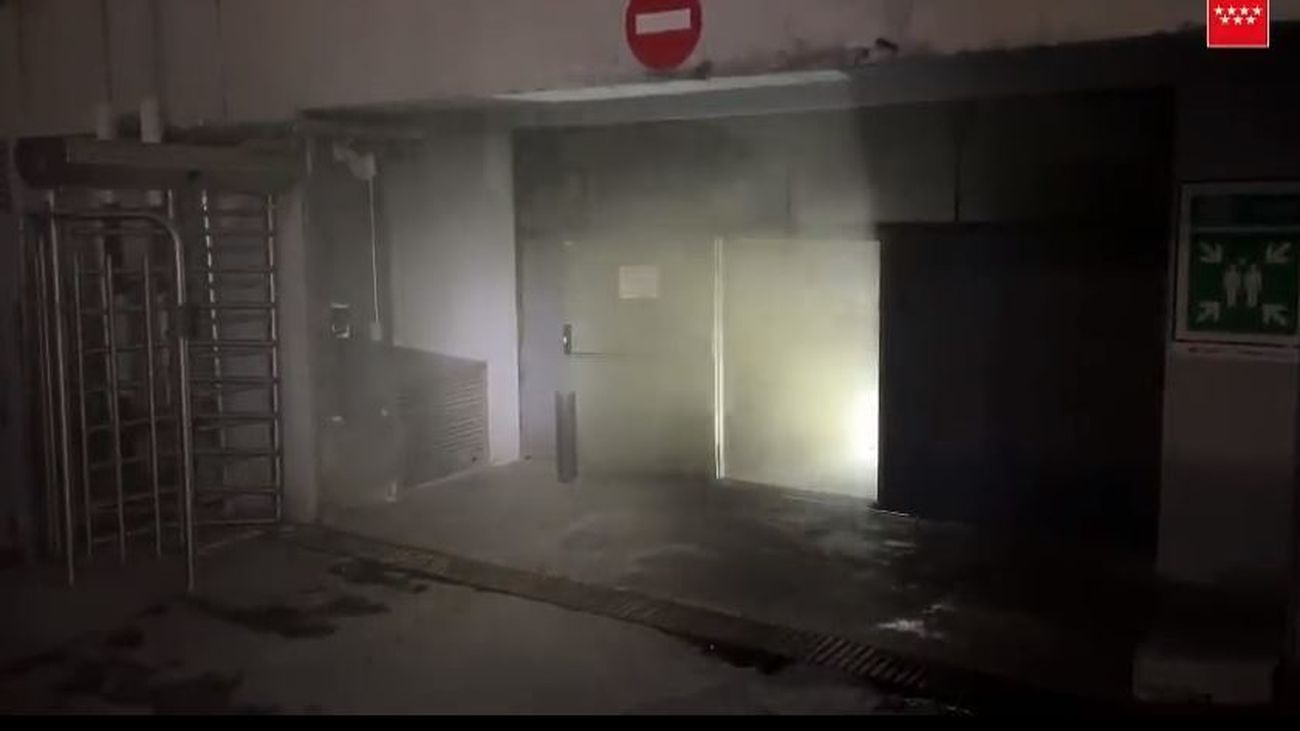 Incendio en una nave industrial de Alcobendas