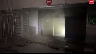 Un incendio provoca numerosos destrozos en una nave industrial de Alcobendas
