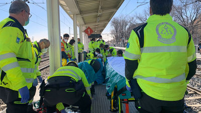 Un hombre de 38 años en estado crítico al ser golpeado por un tren en Villaverde