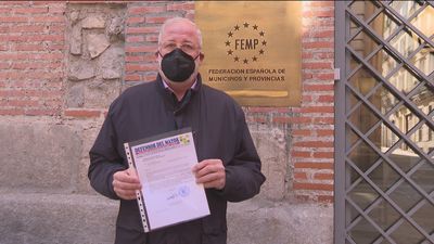 El Defensor del Mayor exige atención personal para la tercera edad