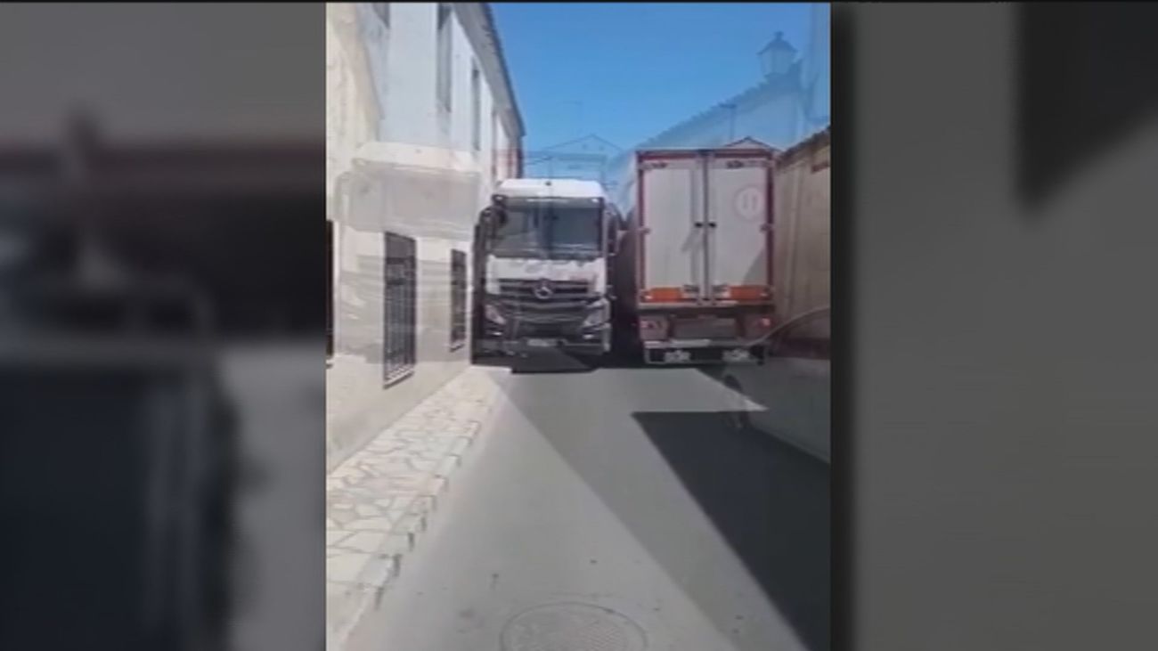 La calle de los horrores para camiones y vecinos en Colmenar de Oreja