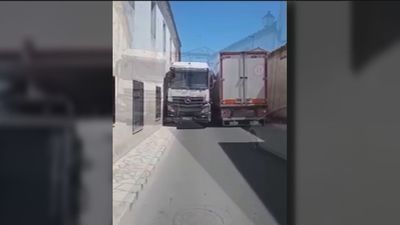 La calle de los horrores para camiones y vecinos en Colmenar de Oreja