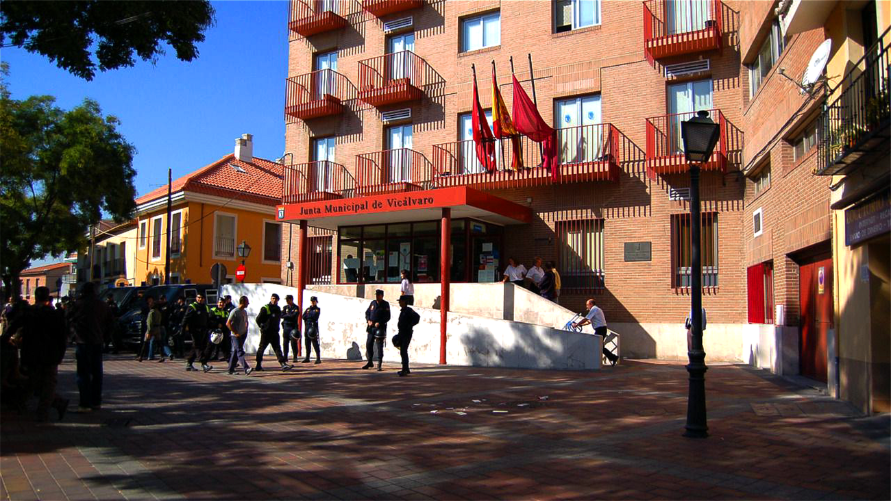 Un grupo de jóvenes queda presuntamente para pegarse y origina numerosos daños en una pizzería de Vicálvaro