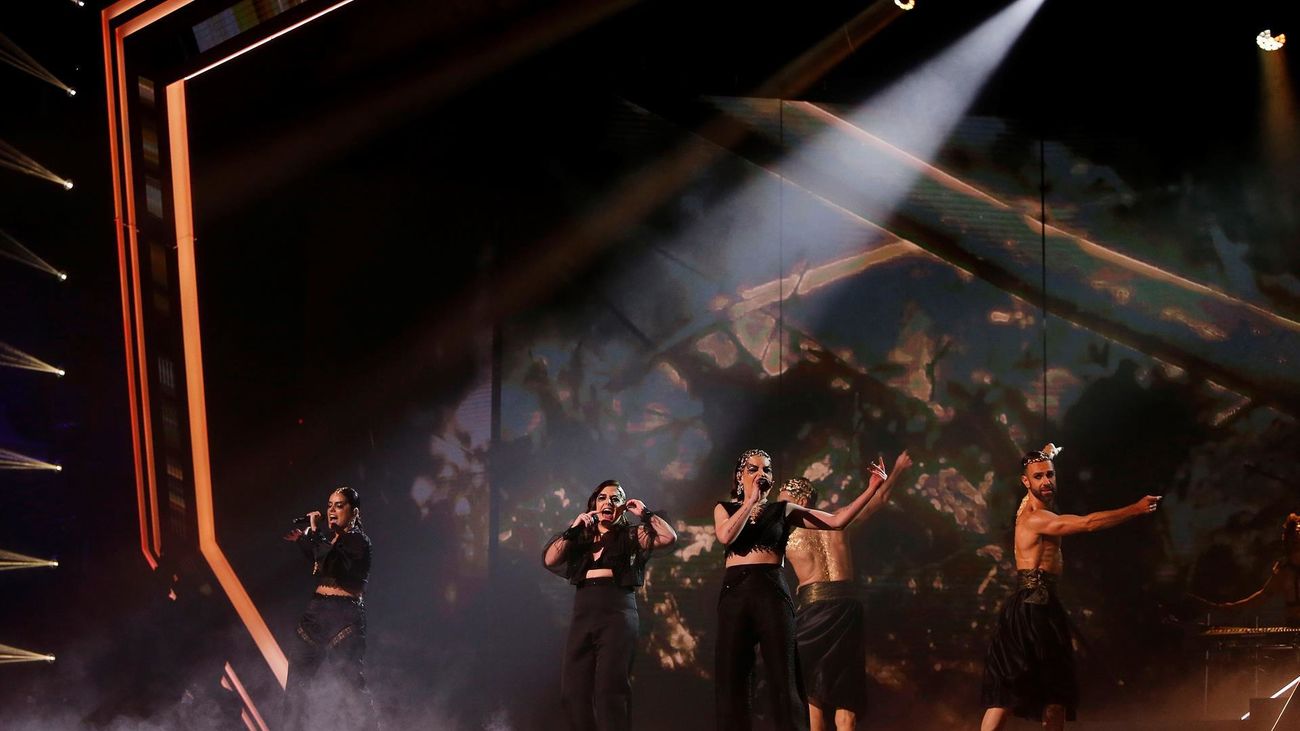 El grupo Tanxugueiras actúa durante la final del Benidorm Fest