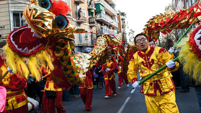 Conocemos el corazón de 'China FM', la primera emisora creada para los chinos en Europa