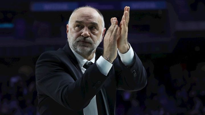 El entrenador del Real Madrid, Pablo Laso, al término del partido de la Euroliga de baloncesto ante Olympiacos / EFE