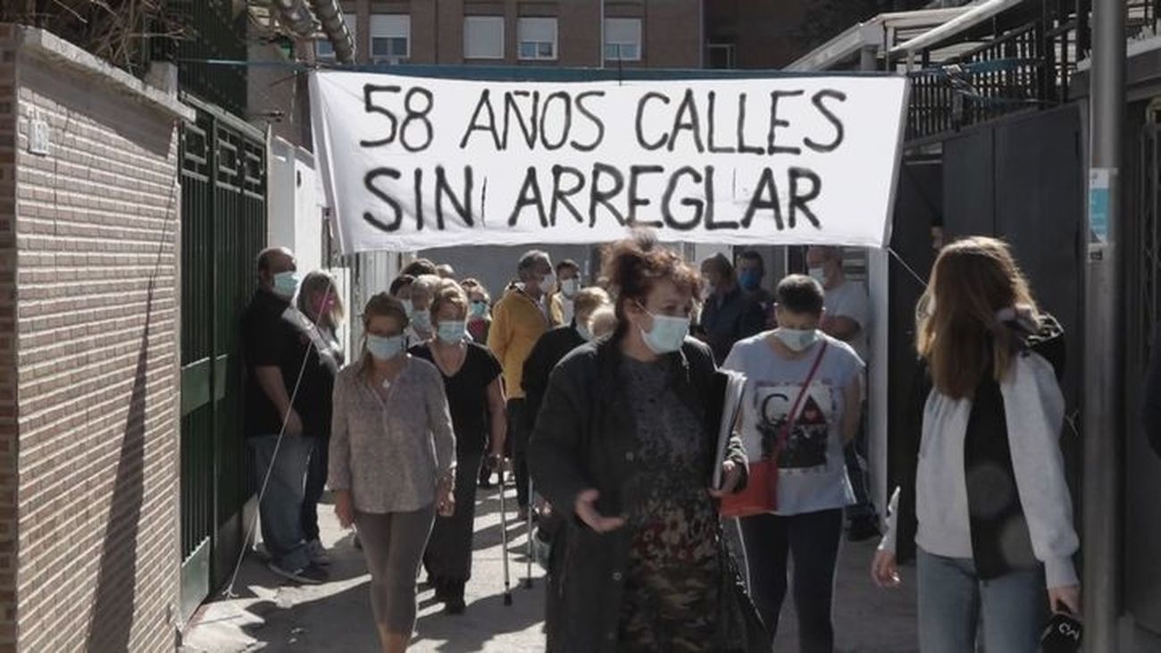 Manifestación en Vallecas por el estado de las calles y la falta de inversión municipal