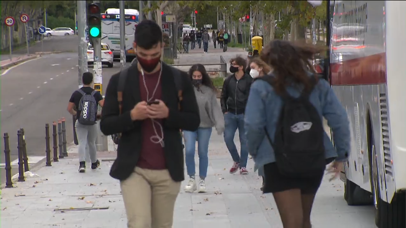 A partir del martes 8 de febrero desaparecerán las mascarillas obligatorias en el exterior